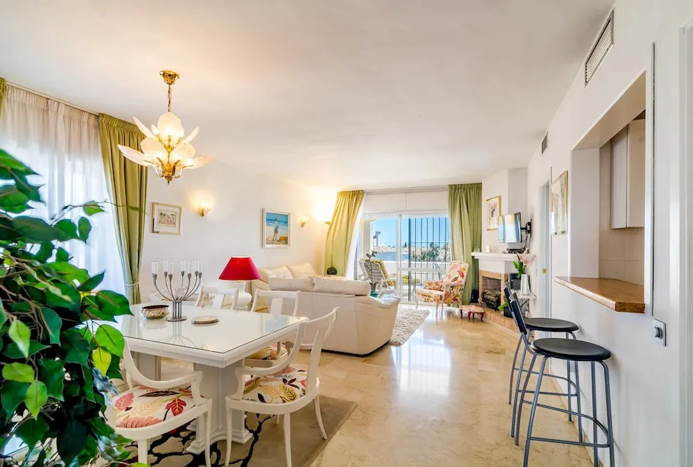 MA1 Marvelous 2 bedroom apt close to everything Roomservice