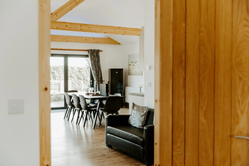 King Richards Luxury large Lodge sleeps 8 at Fairview Farm Near Sherwood Forest in Ravenshead Nottingham set in 88 acres of Farm Land with Great Walks,Views,Pet Animals