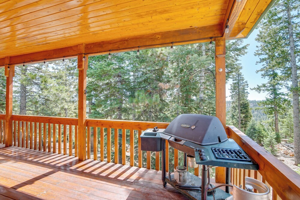 Duck Creek Village Cabin Near National Forest