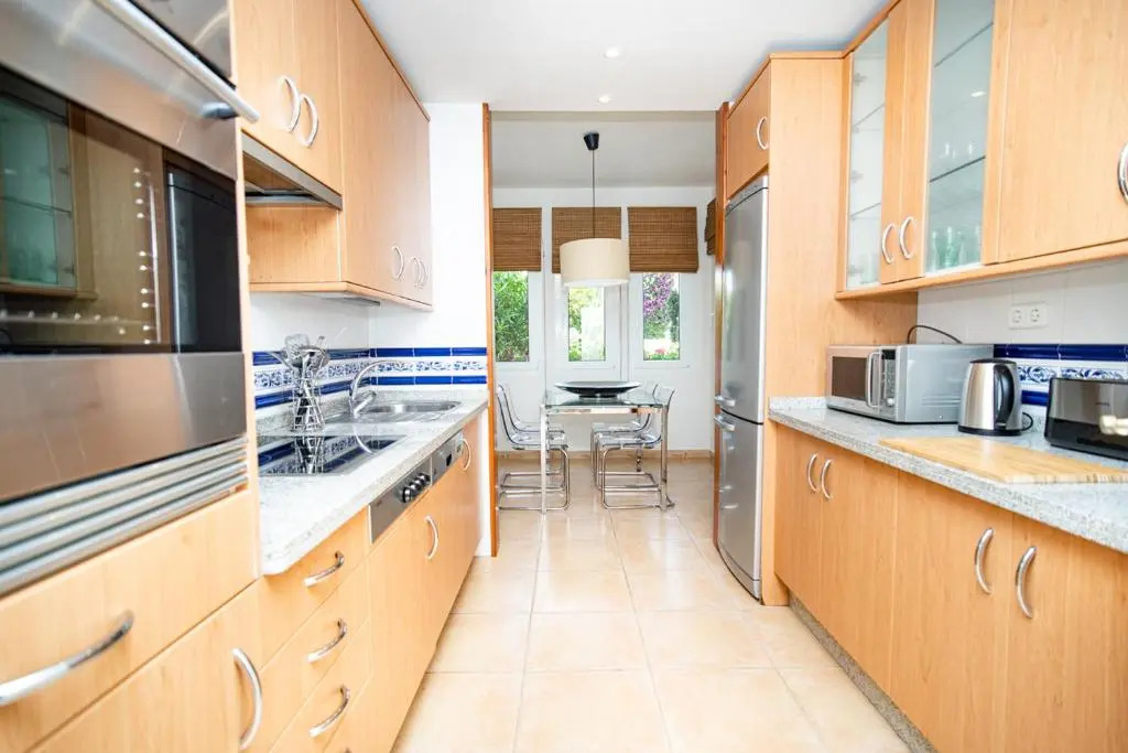 Front-line garden apartment in Palm Beach, Marbella