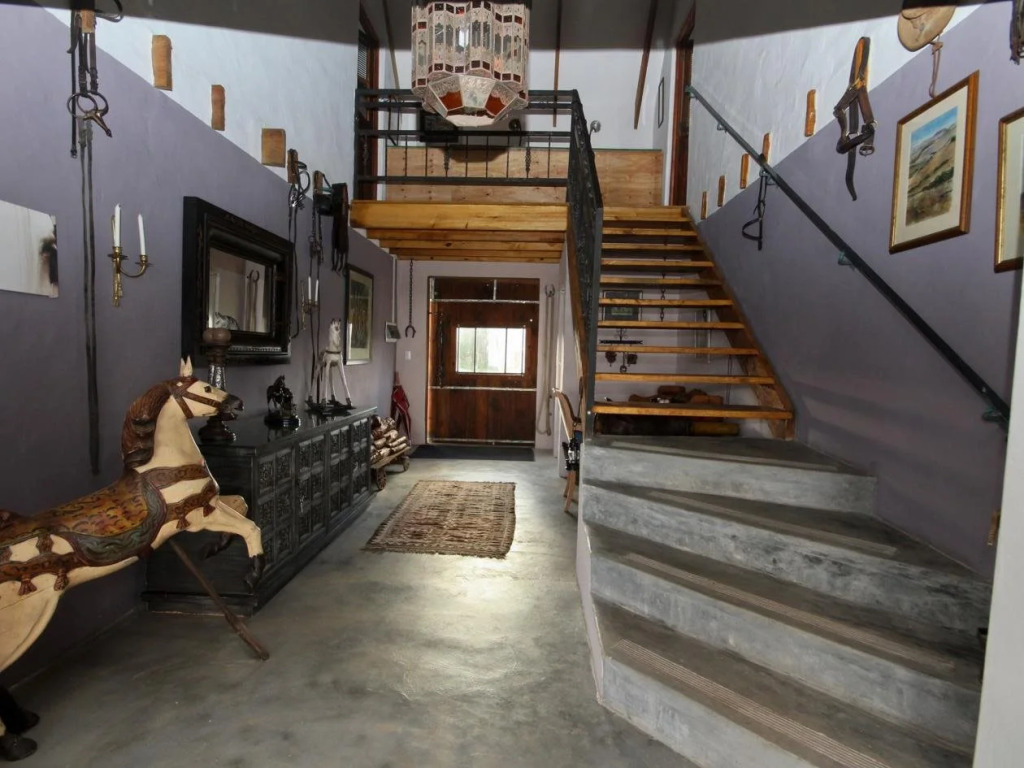TNiqua Stable Inn