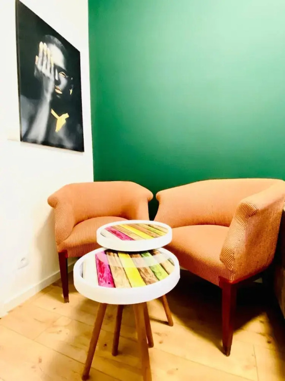 Spacious 8BR Apt with Terrace 16P