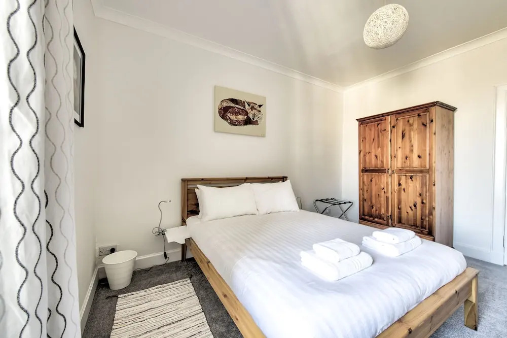 Spacious 2Br Home In New Town