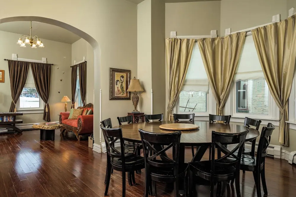 Queen Anne Bed And Breakfast