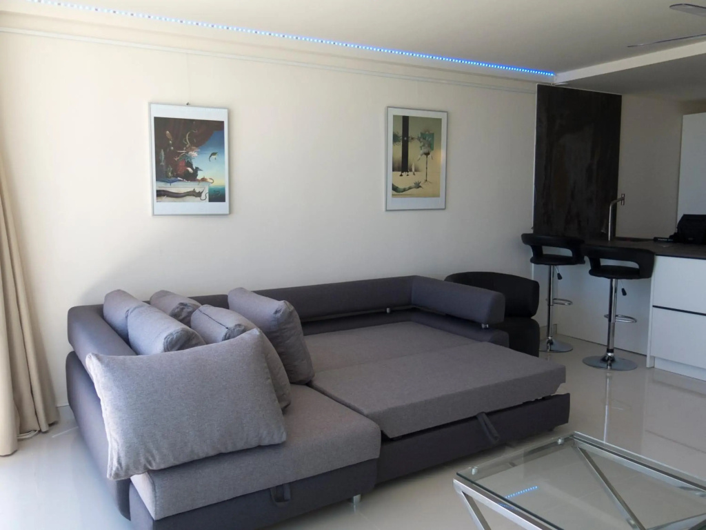 Front Port Line Sleeps 6