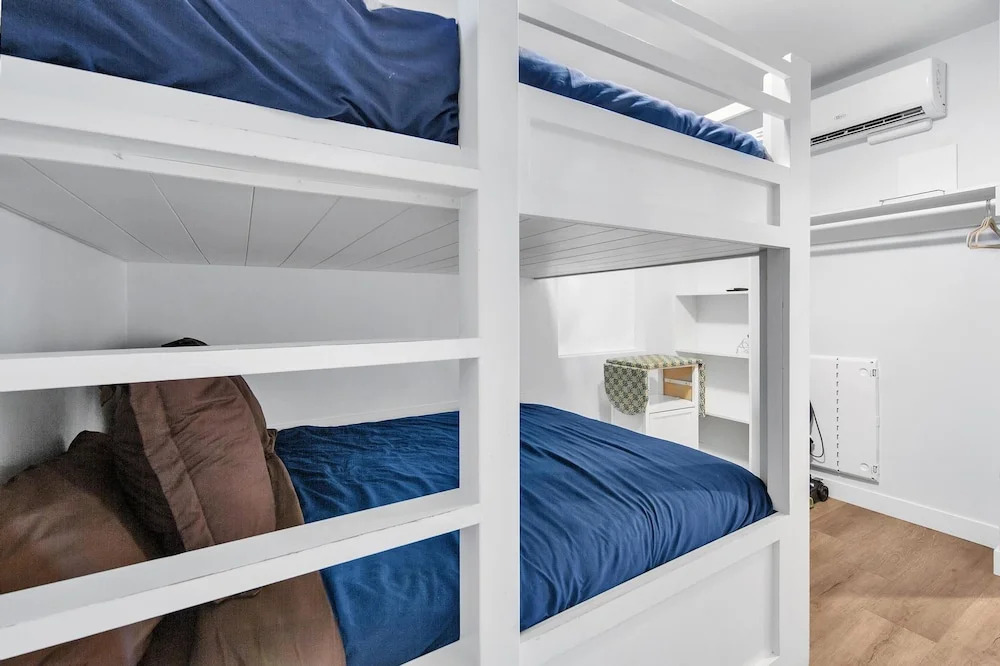 Island Paradise 4BR Combo - Sleeps 16