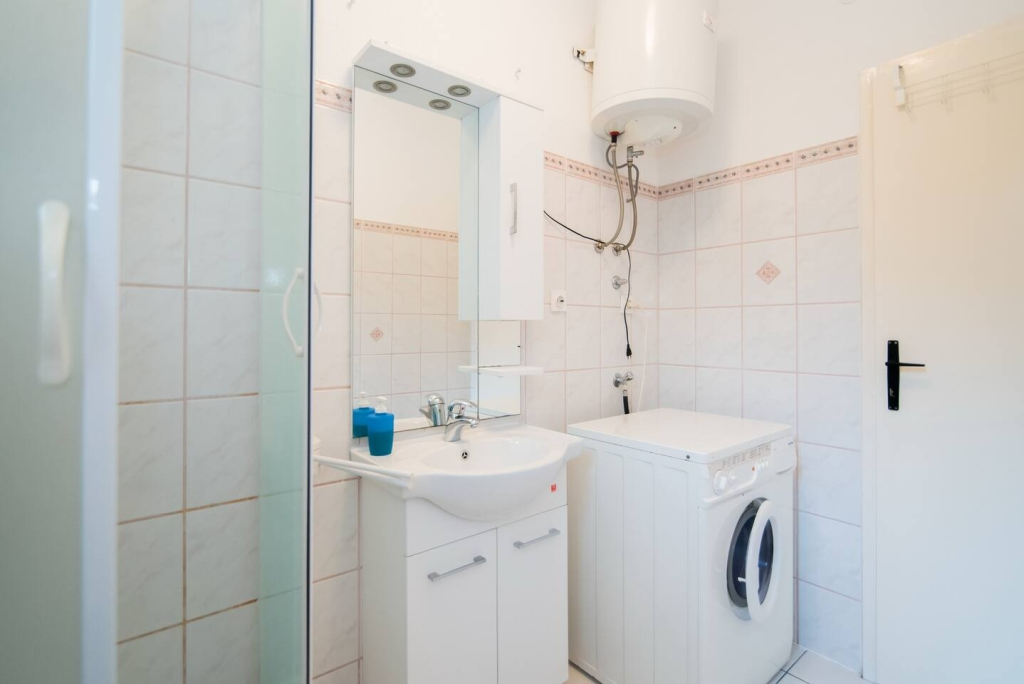 Apartment Annie - sea view : A3 Postira, Island Brac