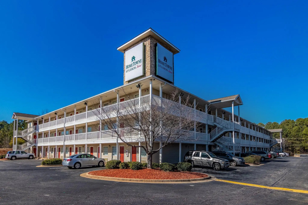 HomeTowne Studios by Red Roof Covington, GA