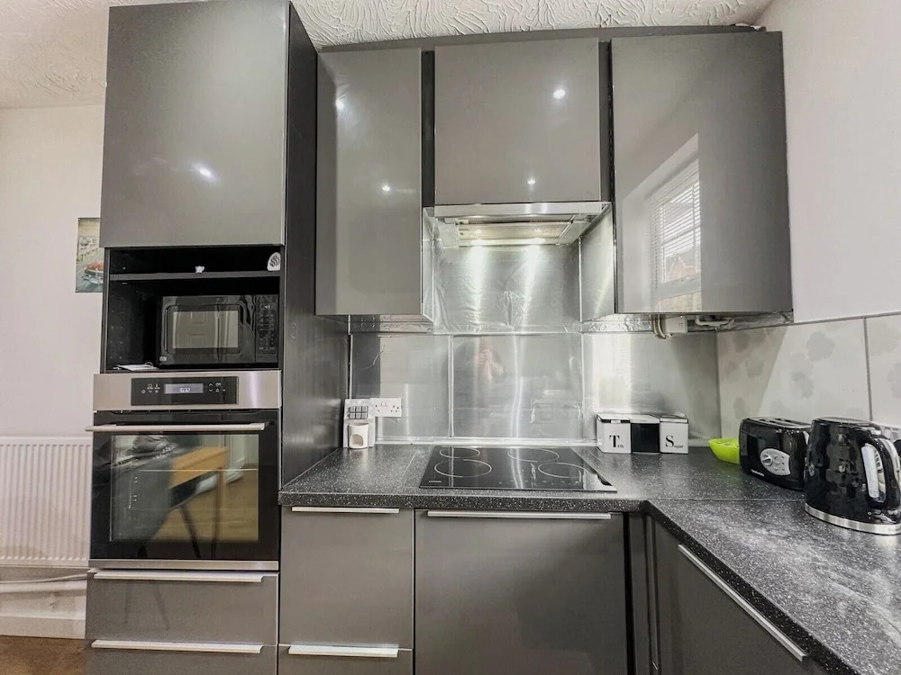 Oakwood House 6 Bed 11 Sleeps Garden-free Parking