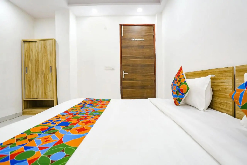 FabHotel New Silver Crown