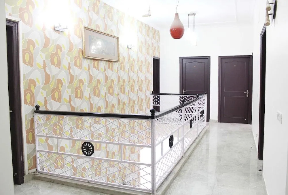 Royal Inn by OYO Rooms