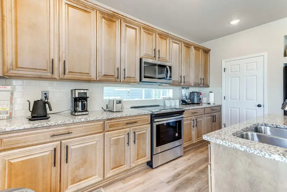 17 Mi to Downtown Denver: Modern Aurora Home!
