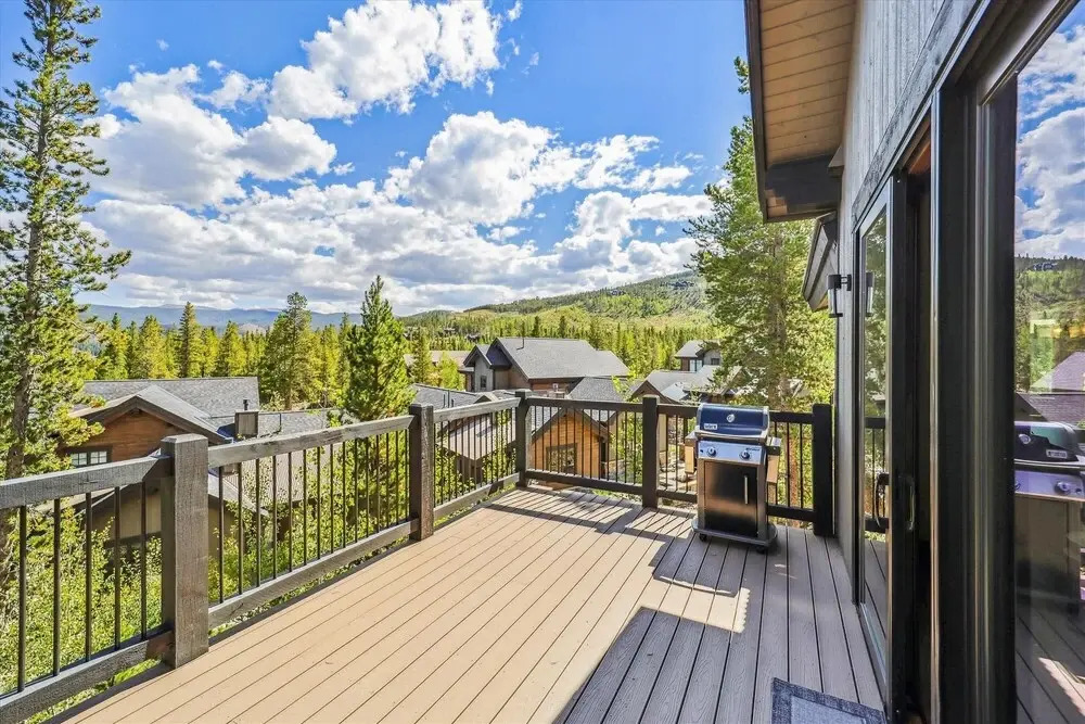 Wolverine Lookout 3 Bedroom Townhouse by Redawning