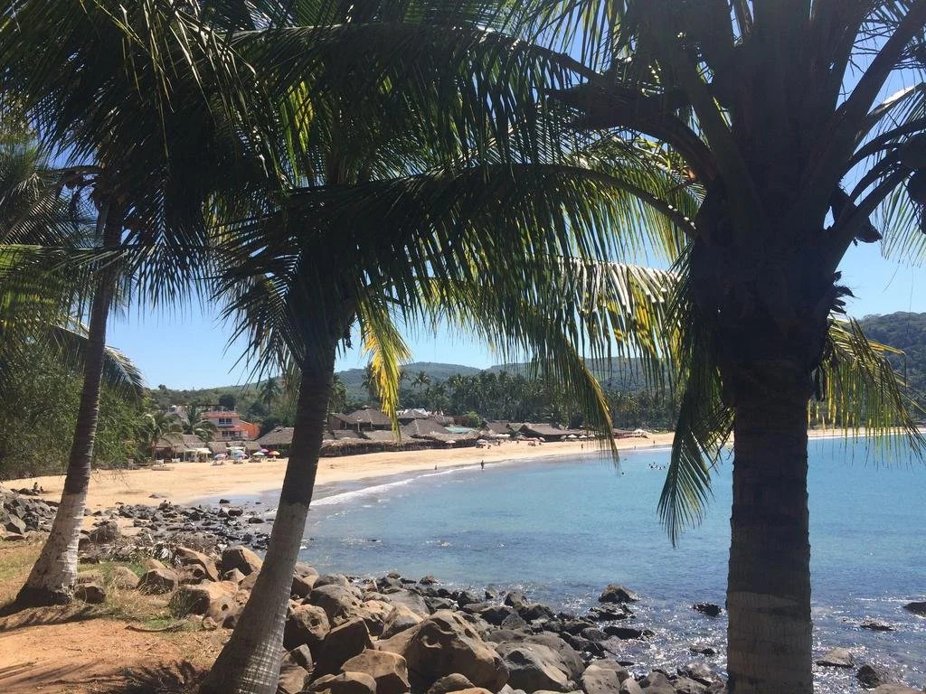 Las Brisas Hotel & Restaurant