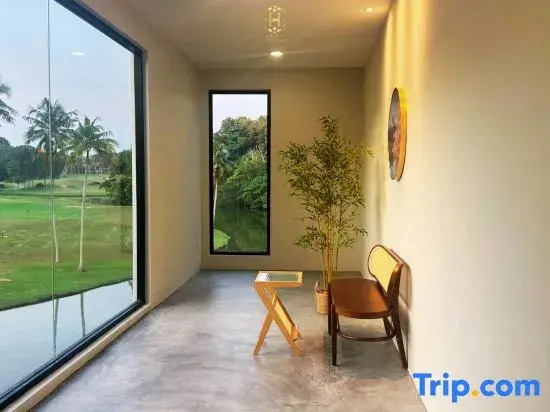 The Luxurious 231, Lake House Villa