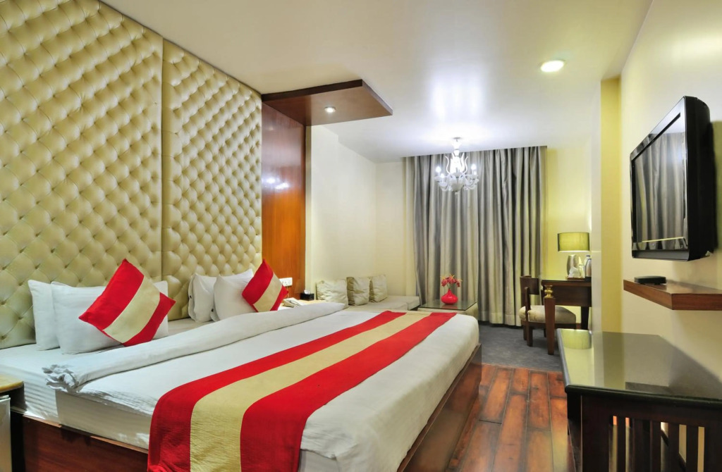 Hotel Aura - 05 Mins from New Delhi Railway Station & Connaught Place