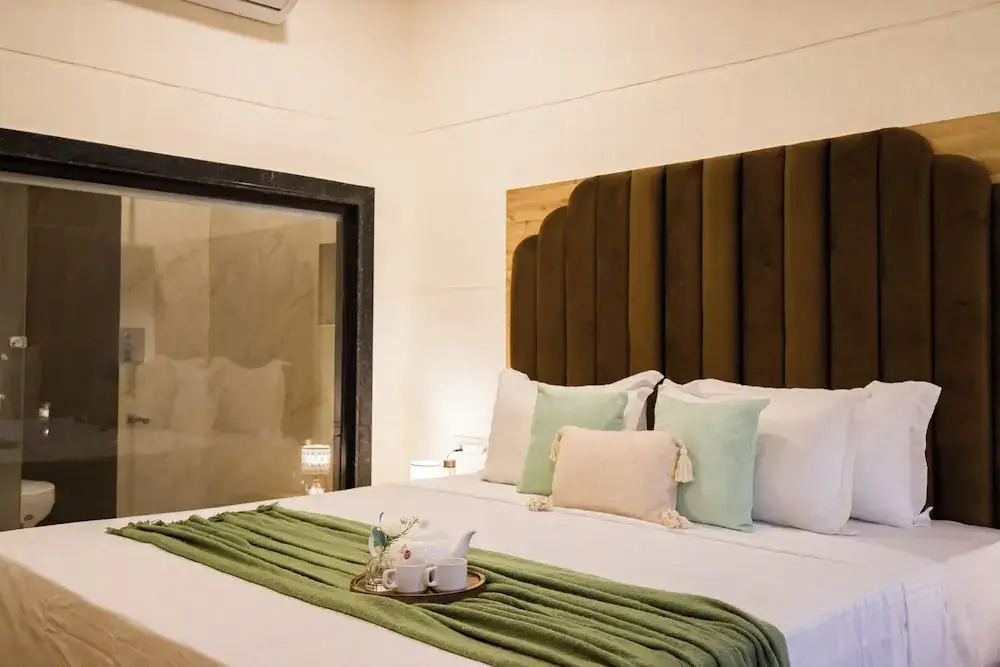Alaya Stays 5BHK Roohmon's Farm Pvt Pool