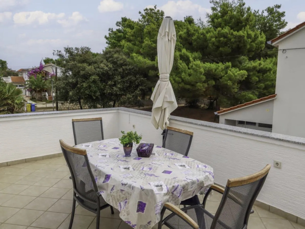 Apartment Mira Vir