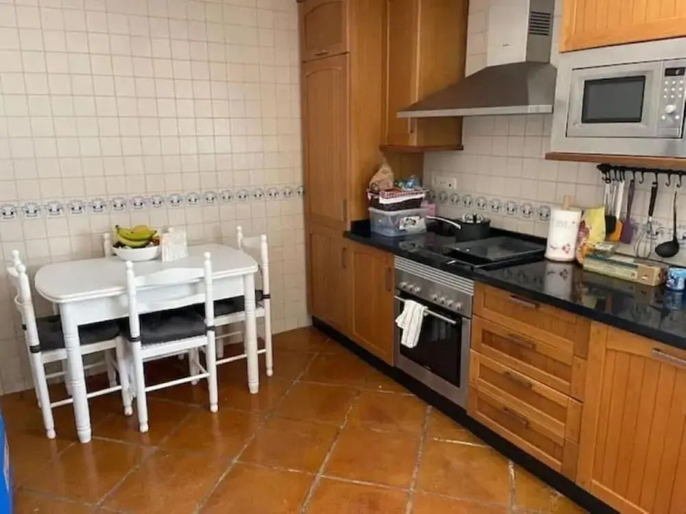 Stylish House, Patio, Pool, Mountains, Stunning White Village, sea 20 Mins Away