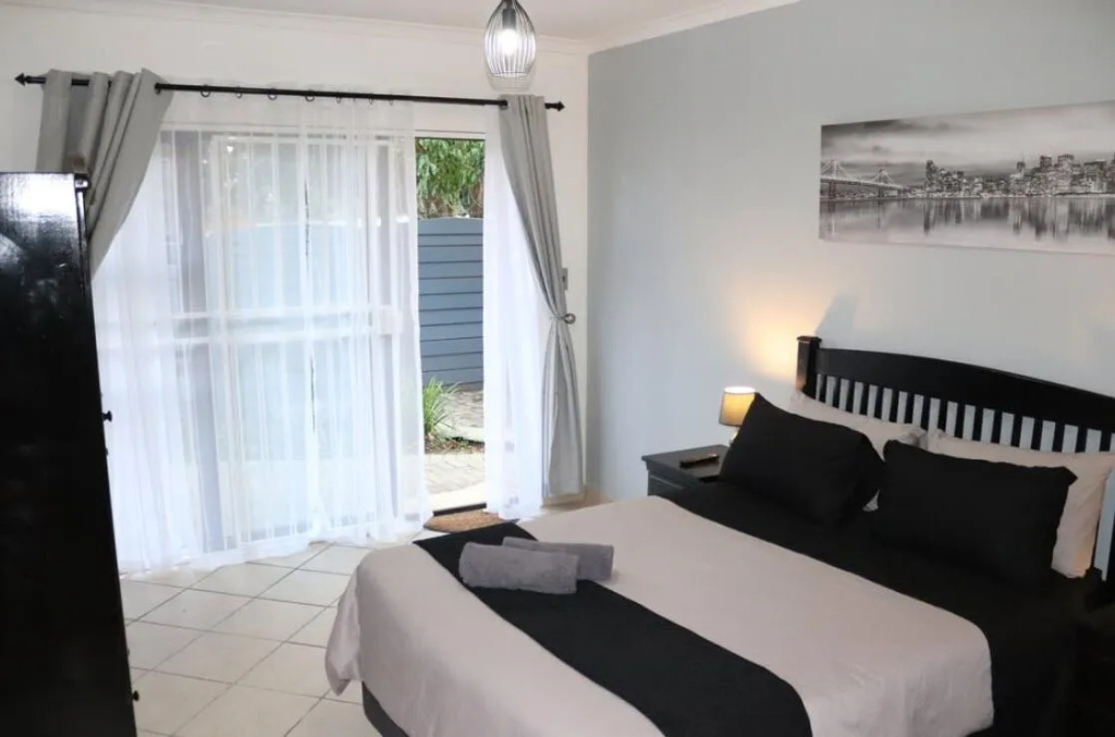 Stay at Home Airport Lodge