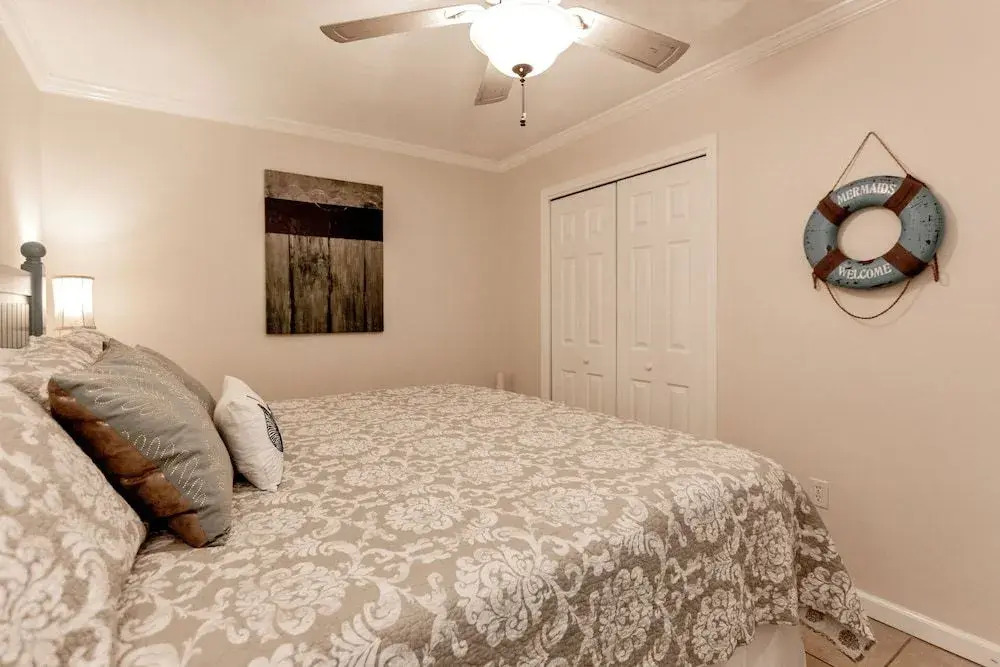 17614 Front Beach Road Condo Unit 6E - 1 Br condo by RedAwning