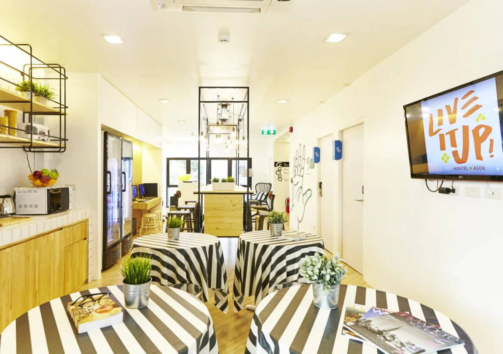 LiveitUp Asok Hostel