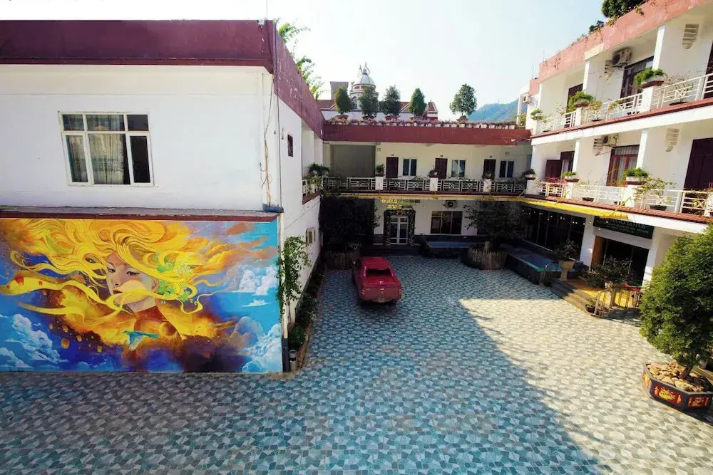 Hương Sen Hotel MC - by BAY LUXURY