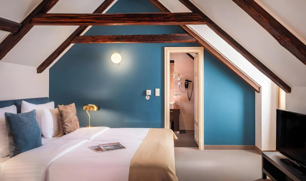 Golden Angel Suites by Adrez