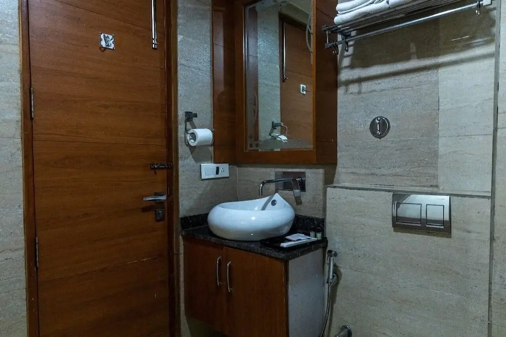 Platinum Service Apartment DLF Phase 3 Cyber City