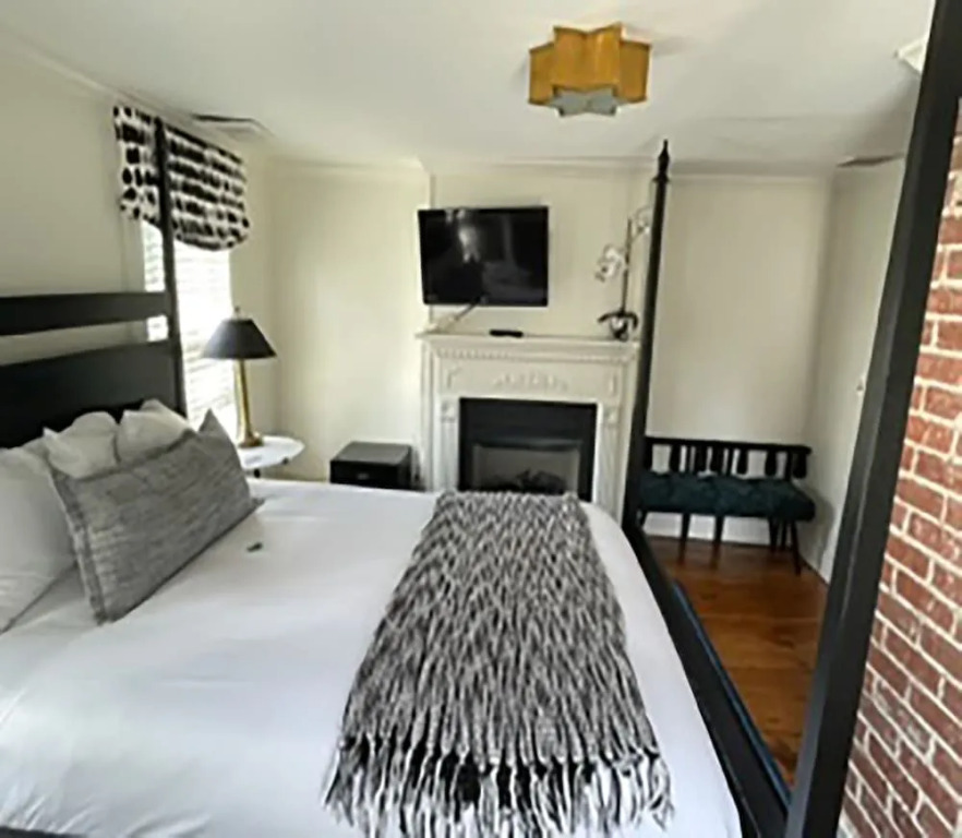James Pharmacy Bed & Breakfast