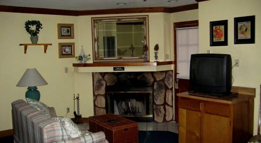 Majestic Moose Lodge - Coptic Village