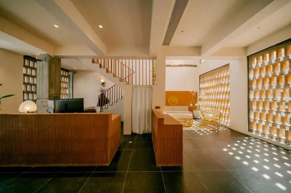 Cloud 9 Hotel