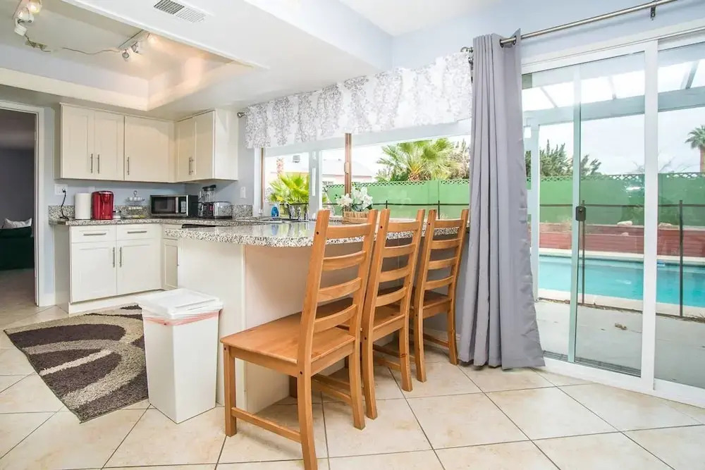 Lagoon Paradise las Vegas 4 Bd with Pool!