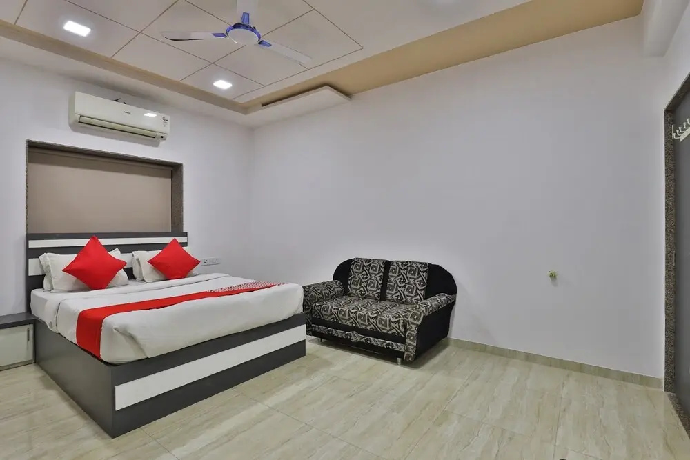 OYO 29155 Village Hotel