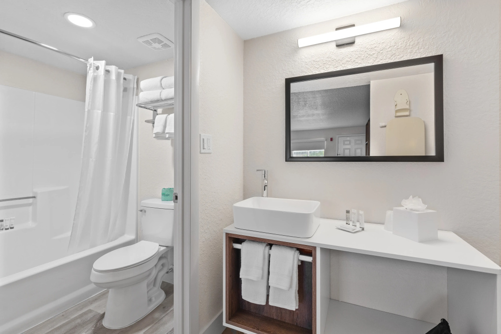 Howard Johnson by Wyndham Orlando Lake Buena Vista South