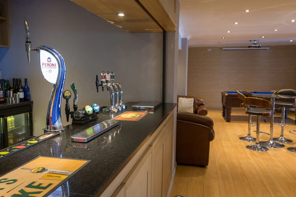 Sandy Cove Hotel