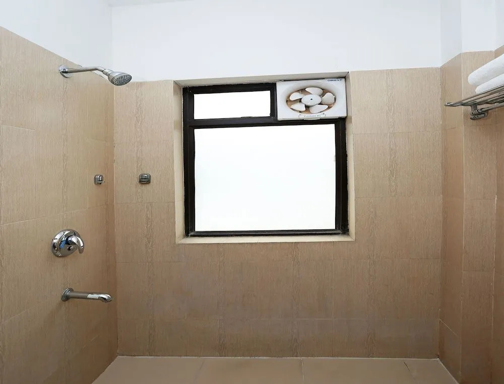 OYO 11656 Singh Suites