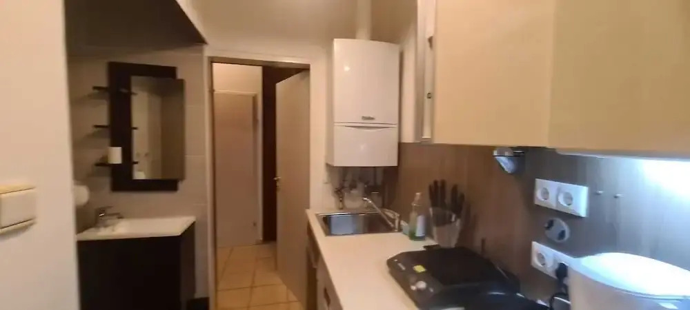 Elegant 2BR Prime Central Location