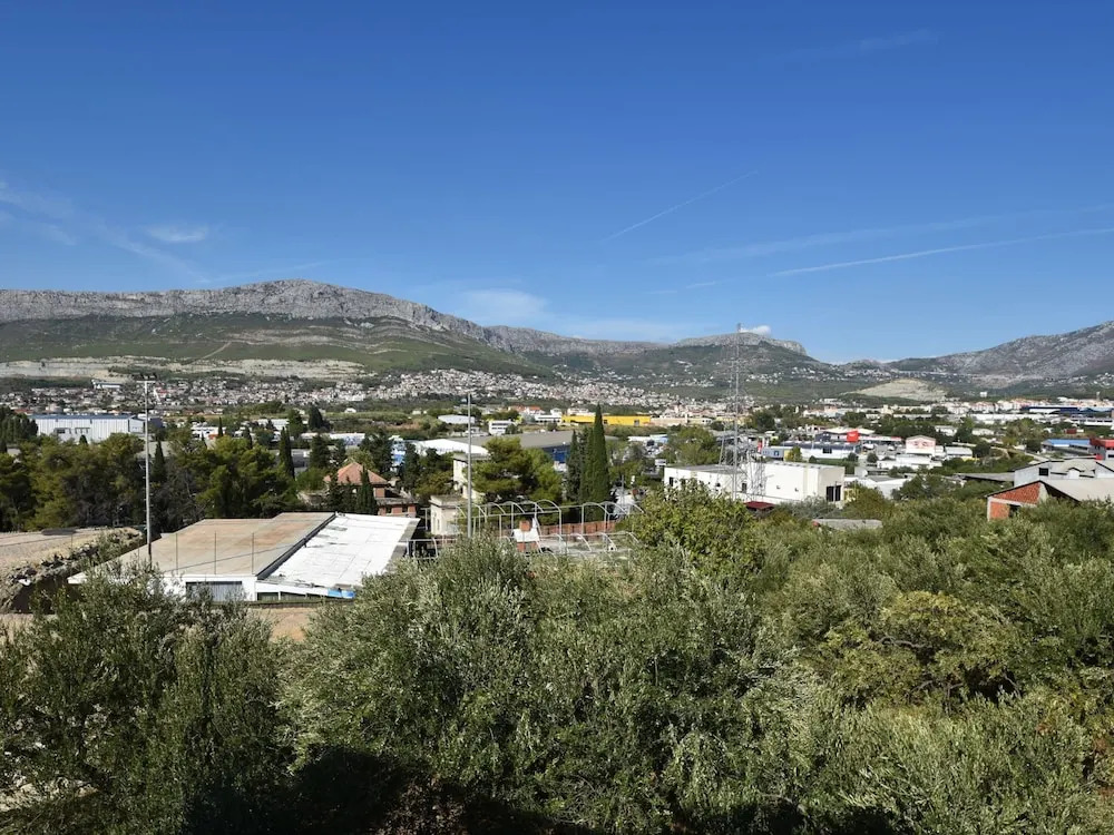Spacious and Comfortable Apartment, Outside the Historical Centre of Split