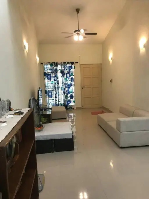 Terrace house near Stulang Laut CIQ Midvalley KSL for 7Pax