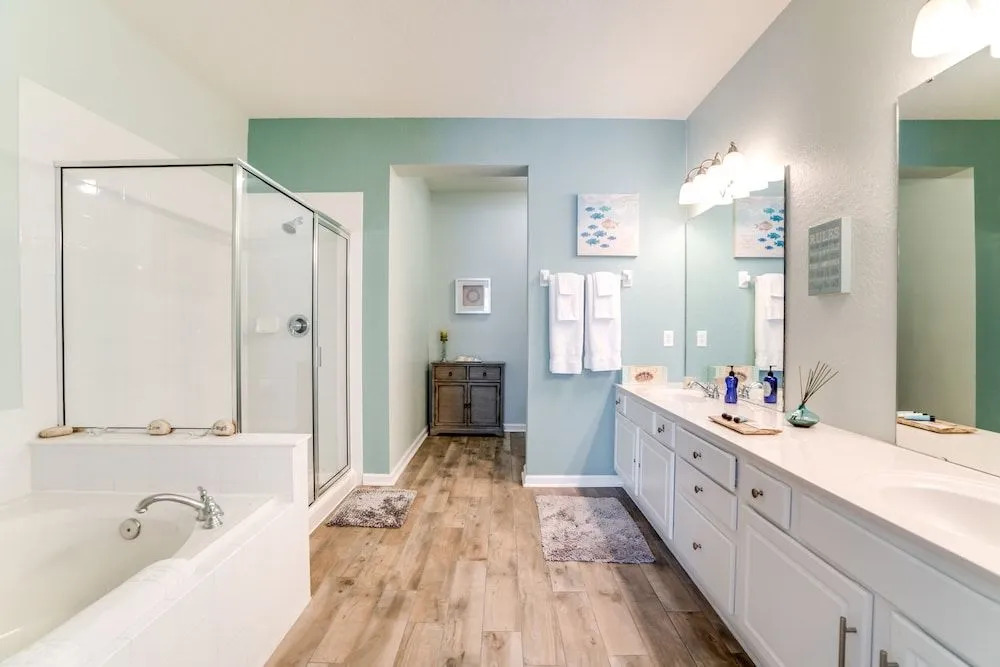 La Vista Lakeview Deluxe 3 Bedroom Condo by RedAwning