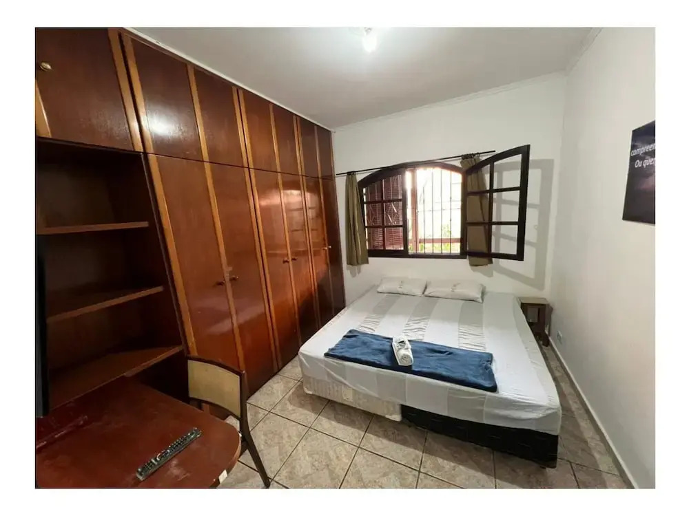 Haja Luz Casa Pousada 2 no Centro de Itaquaquecetuba