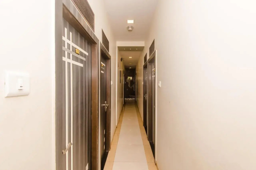 Flagship 8544 Hotel Bentleys