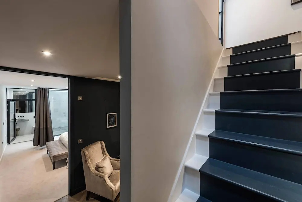 Modern, Bright & Elegant 3 Bed Fulham Maisonette