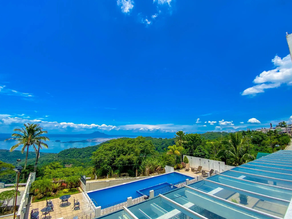 Tagaytay Hotel SixB