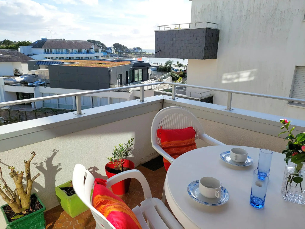 Studio with partial sea views in the popular seaside resort of Benodet