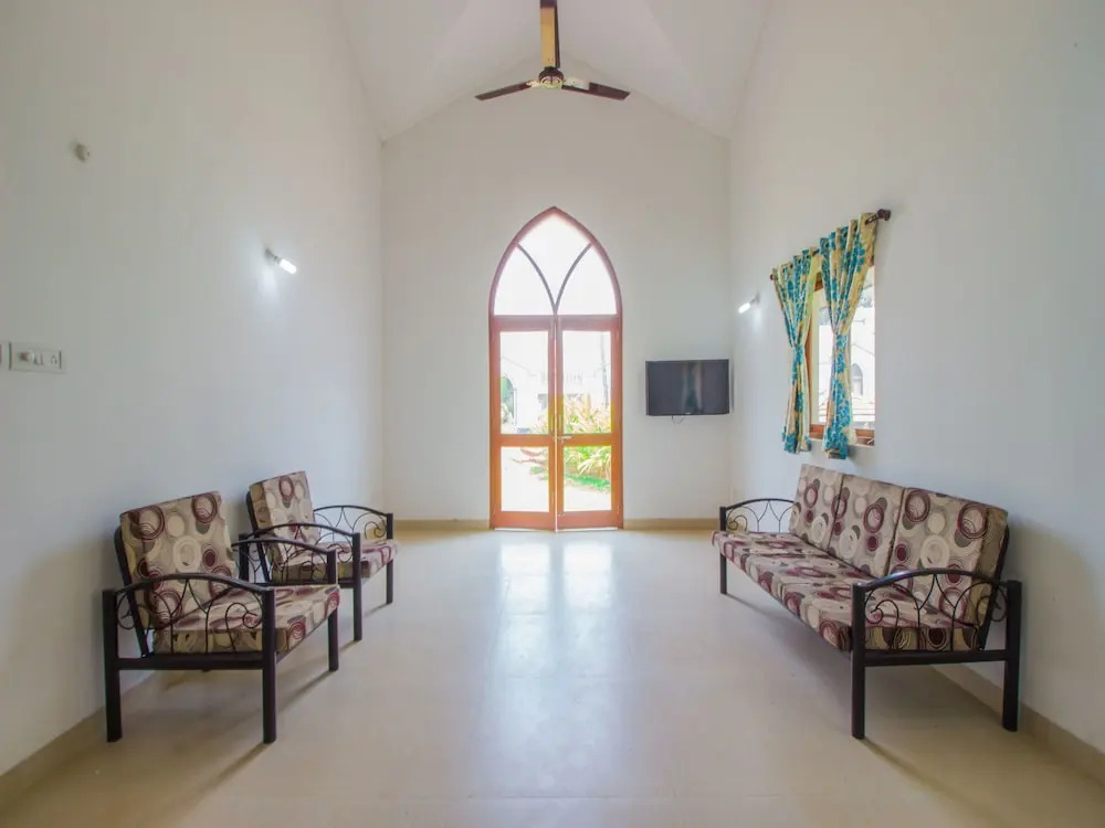 OYO 13634 Home Pool Side 2BHK Siolim