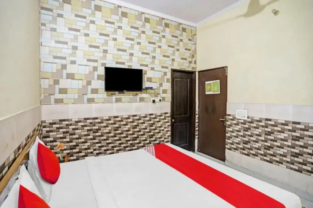 OYO Flagship Kashvi Palace Near Usmaanpur 1st pusta