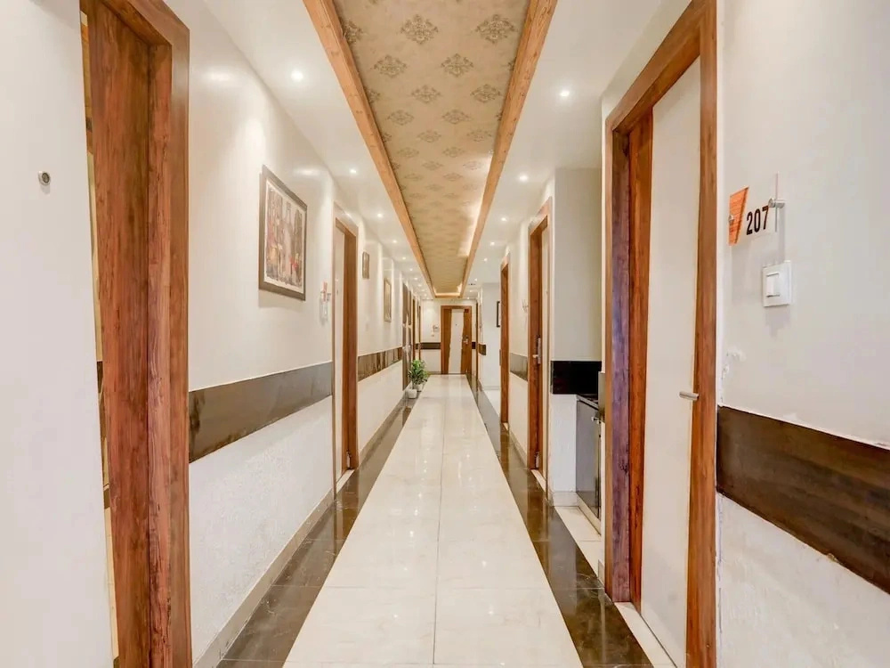 Premium The Golden Crown Hotel
