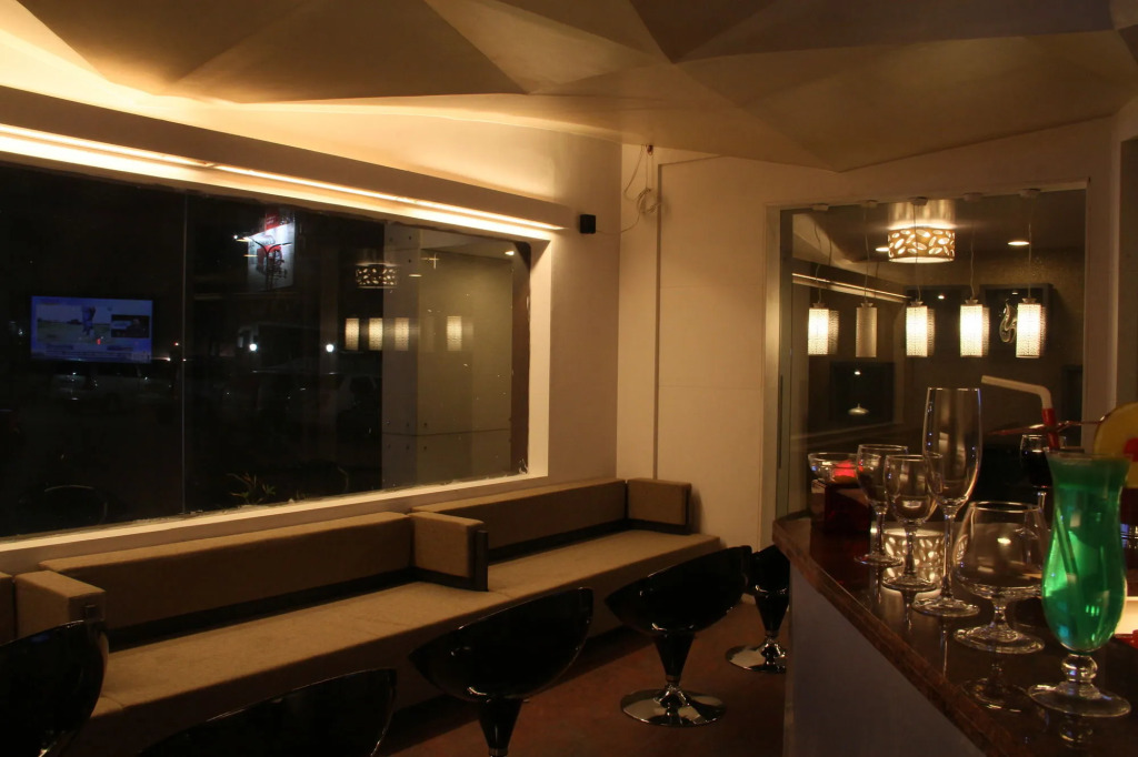 The Manor Hotel